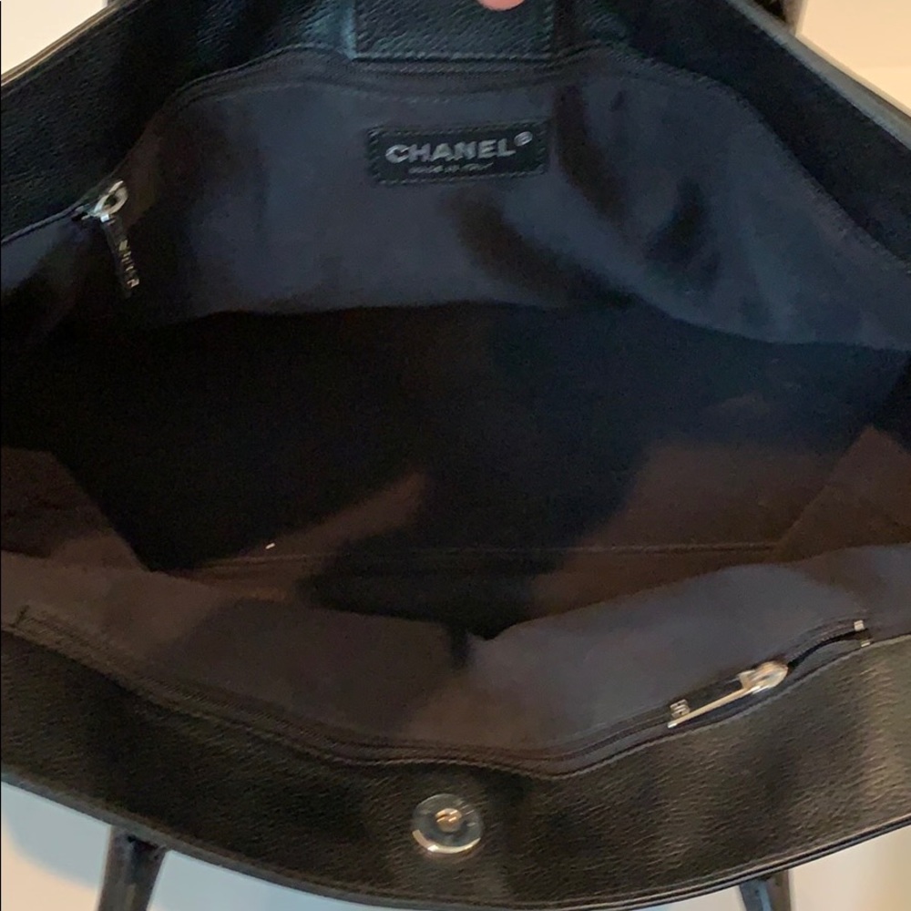 Authentic CHANEL black leather tote - Picture 8 of 8